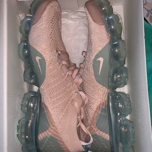 Women’s Nike Air Vapormax Flyknit 2